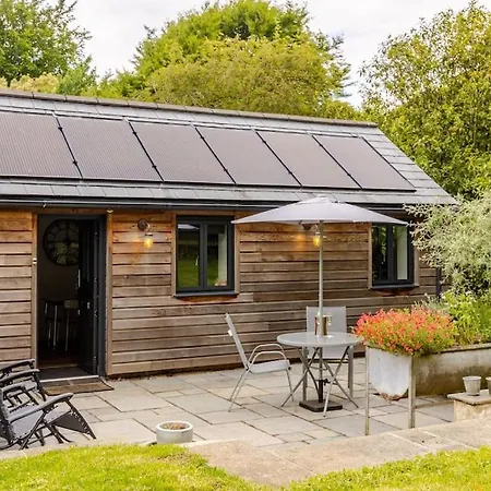 Stylish Cotswolds Retreat Nestled Between Bath And Castle Combe Chippenham  Exterior photo