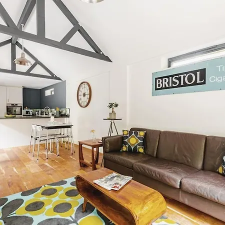 Stylish Cotswolds Retreat Nestled Between Bath And Castle Combe Chippenham  Exterior photo
