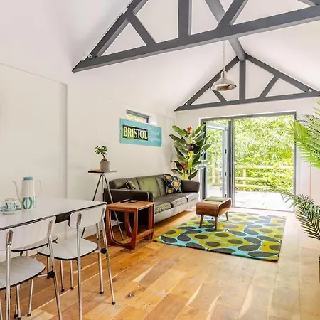 Stylish Cotswolds Retreat Nestled Between Bath And Castle Combe Chippenham  Exterior photo