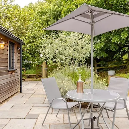 Stylish Cotswolds Retreat Nestled Between Bath And Castle Combe Chippenham  Exterior photo