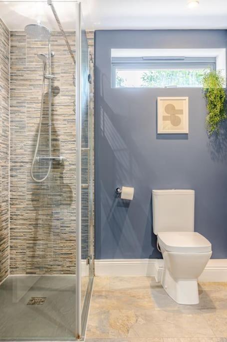 Stylish Cotswolds Retreat Nestled Between Bath And Castle Combe *